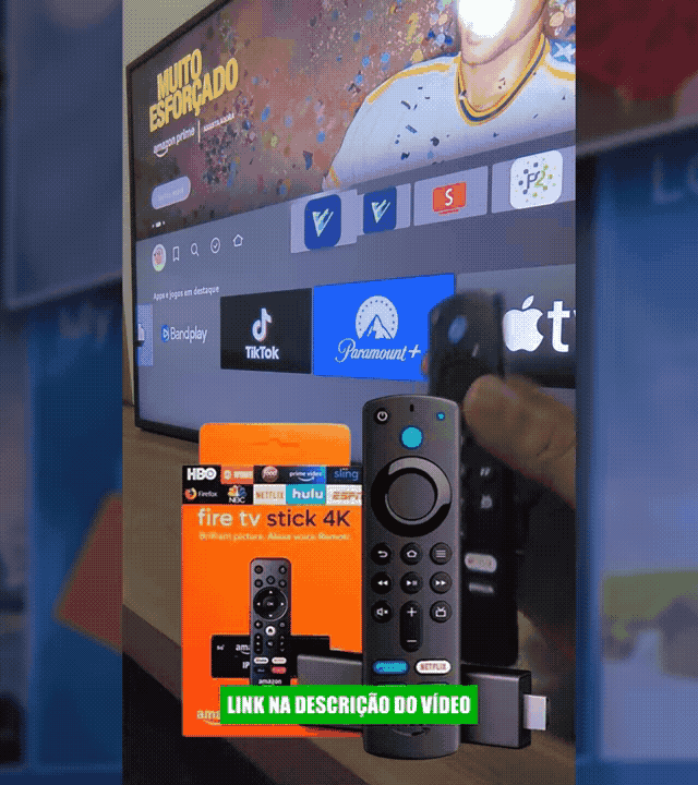 Selecionando a opção Reboot system now no controle remoto para reiniciar a TV Box